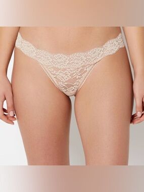 NWT La SENZA 5 Pair of Lace Thong Panty bundle– Coral NWT Small